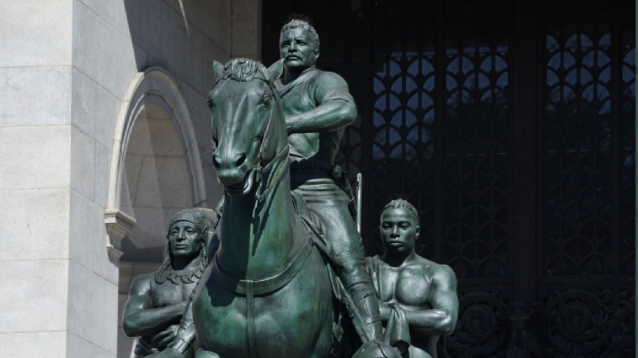Retirarán estatua de Theodore Roosevelt de museo de NY