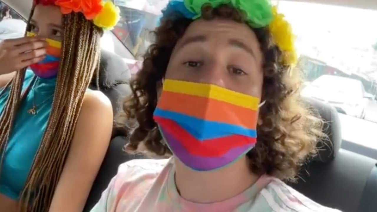 Intentan robar a Luisito Comunica en Marcha del Orgullo Gay