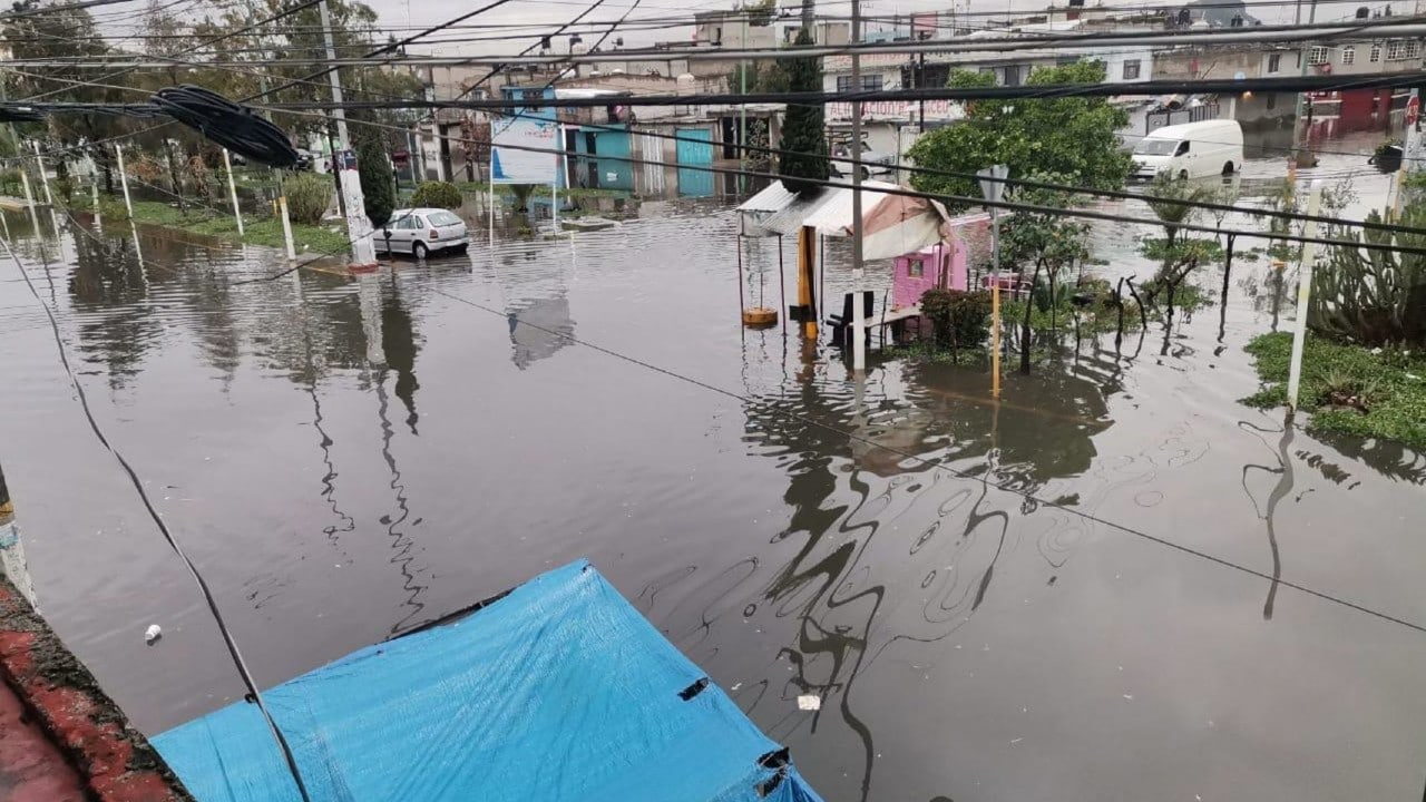 Fuertes lluvias dejan cientos de casas inundadas y arboles caídos en CDMX y Estado de México