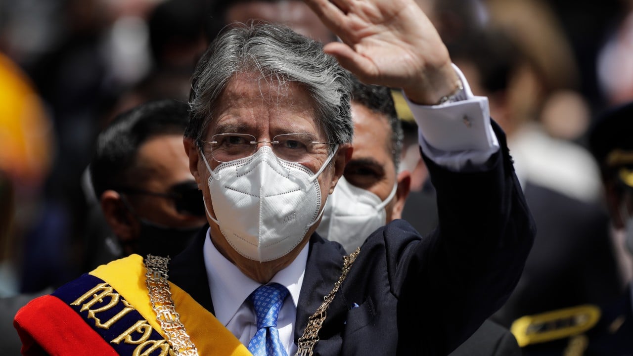 Guillermo Lasso, presidente de Ecuador, está estable tras operación en EEUU