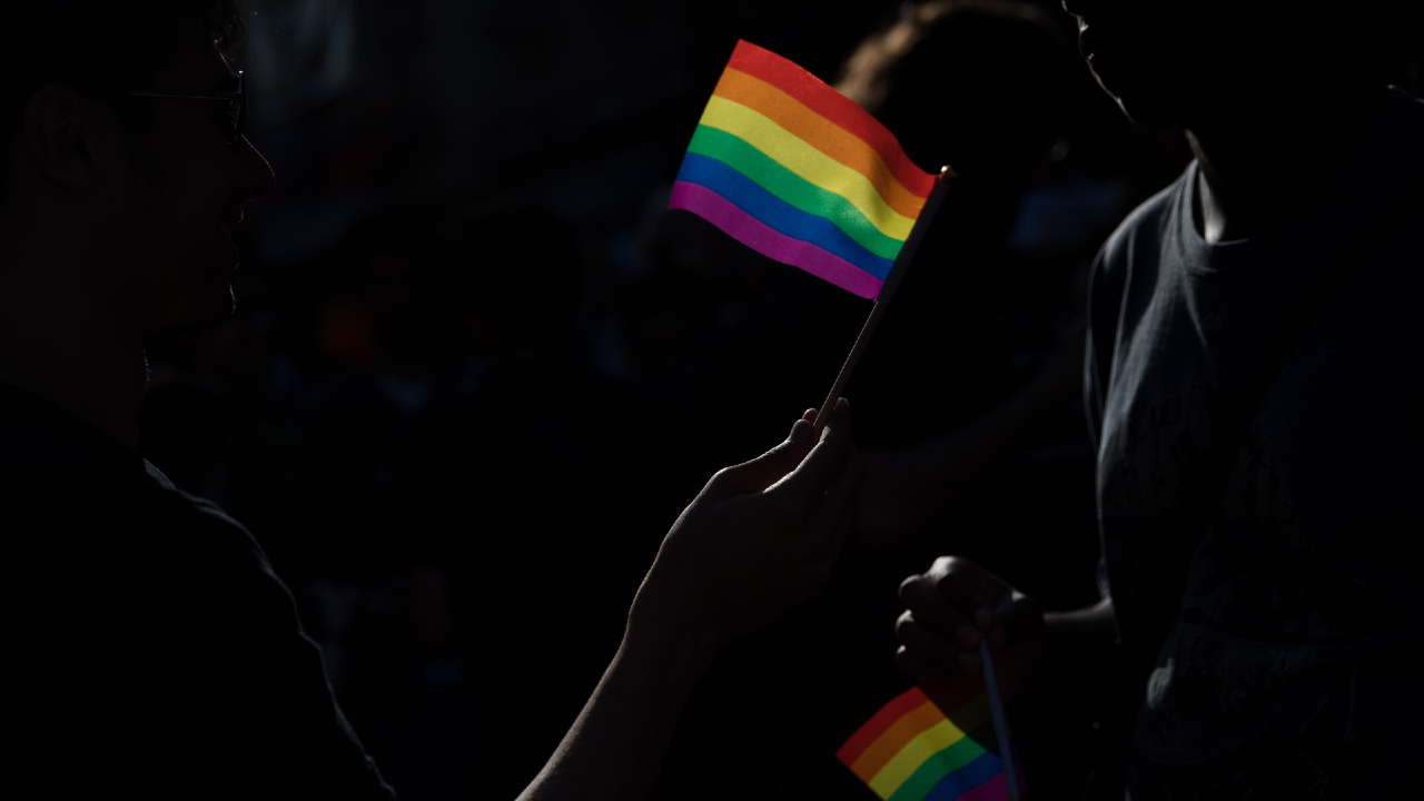 Hungría prohíbe hablar de homosexualidad en escuelas
