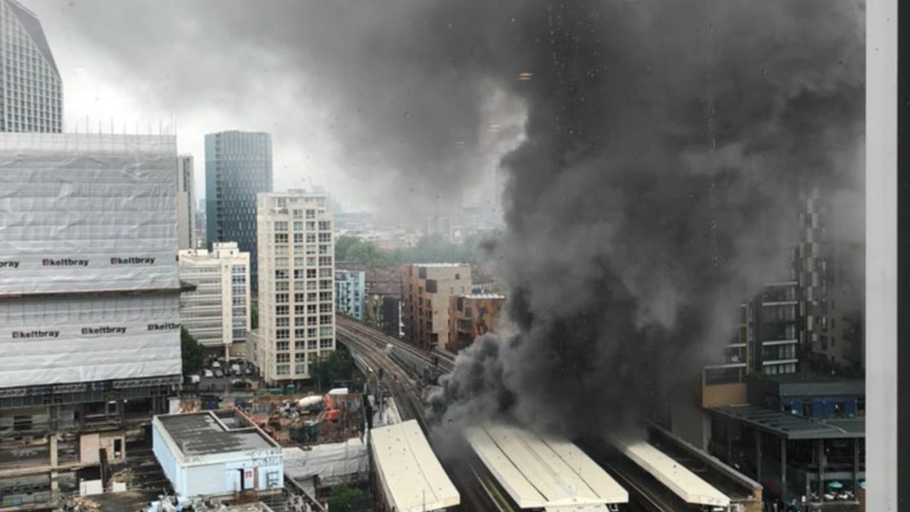 Gran explosión e incendio cerca de estación de tren en Londres