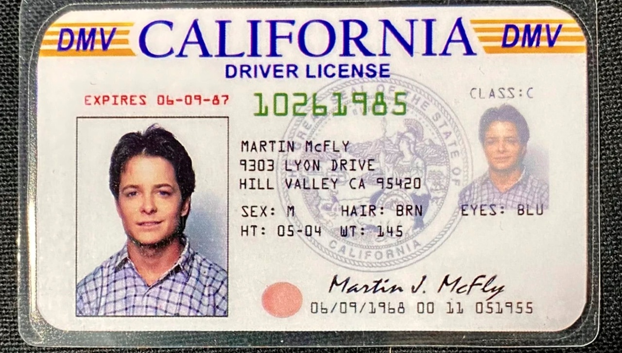 Licencia de Marty McFly se viraliza en redes por su cumpleaños
