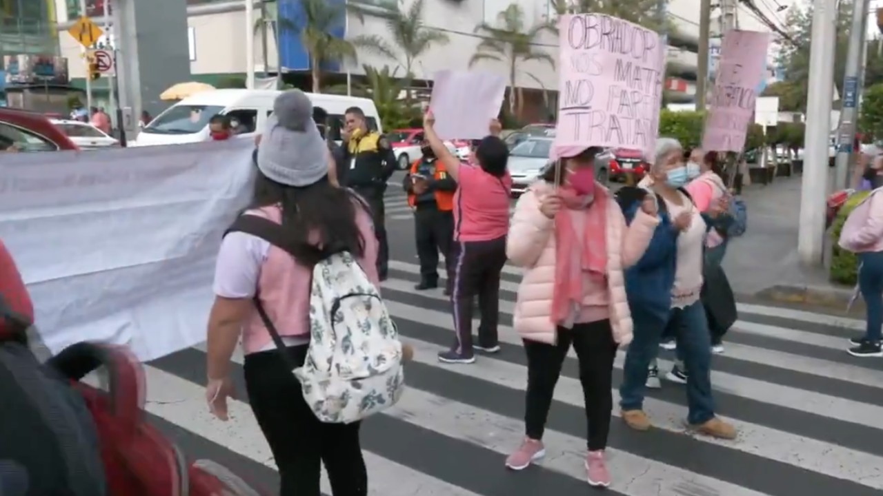Mujeres con cáncer del Hospital General de México protestan por desabasto de medicamentos