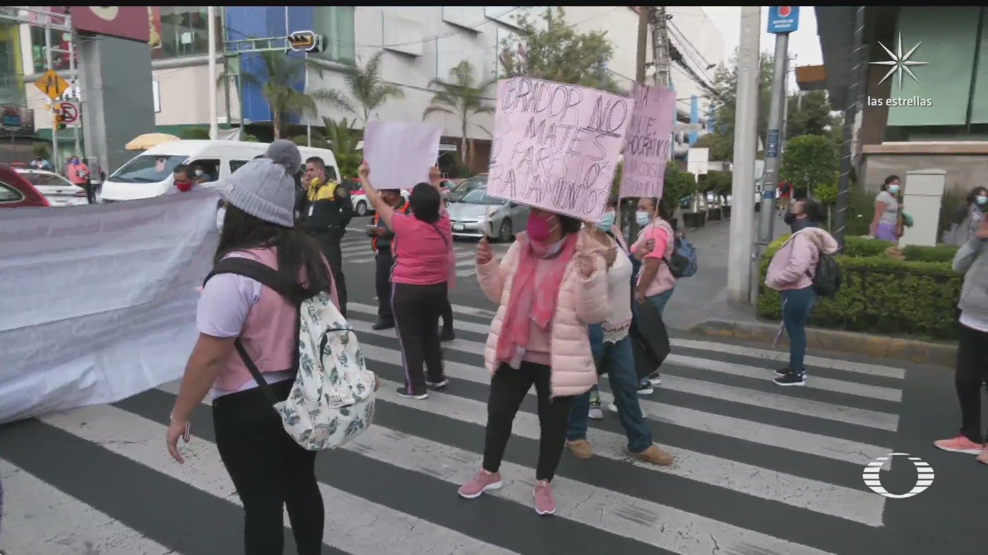 mujeres con cancer protestan afuera del hospital general de mexico por falta de medicinas