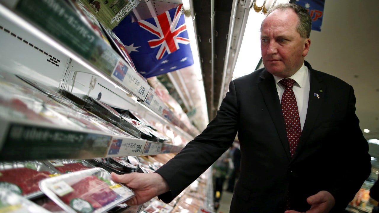 Multan a viceprimer ministro australiano por no usar mascarilla en público