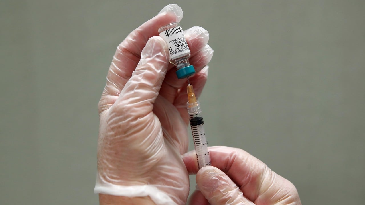 Oxford prueba vacuna contra variante Beta de COVID-19 desarrollada por AstraZeneca
