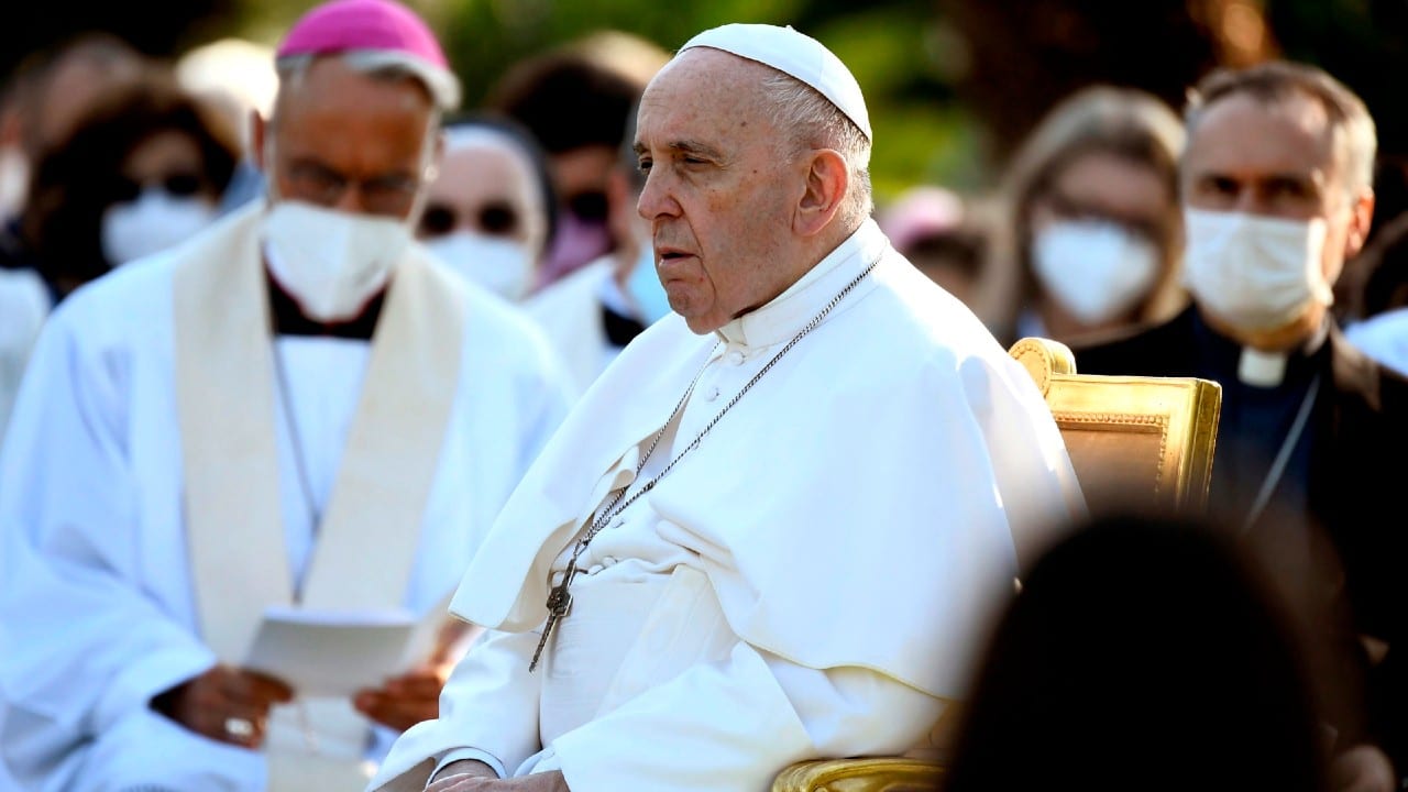 Papa Francisco establece que abusos a menores son delitos contra la dignidad humana