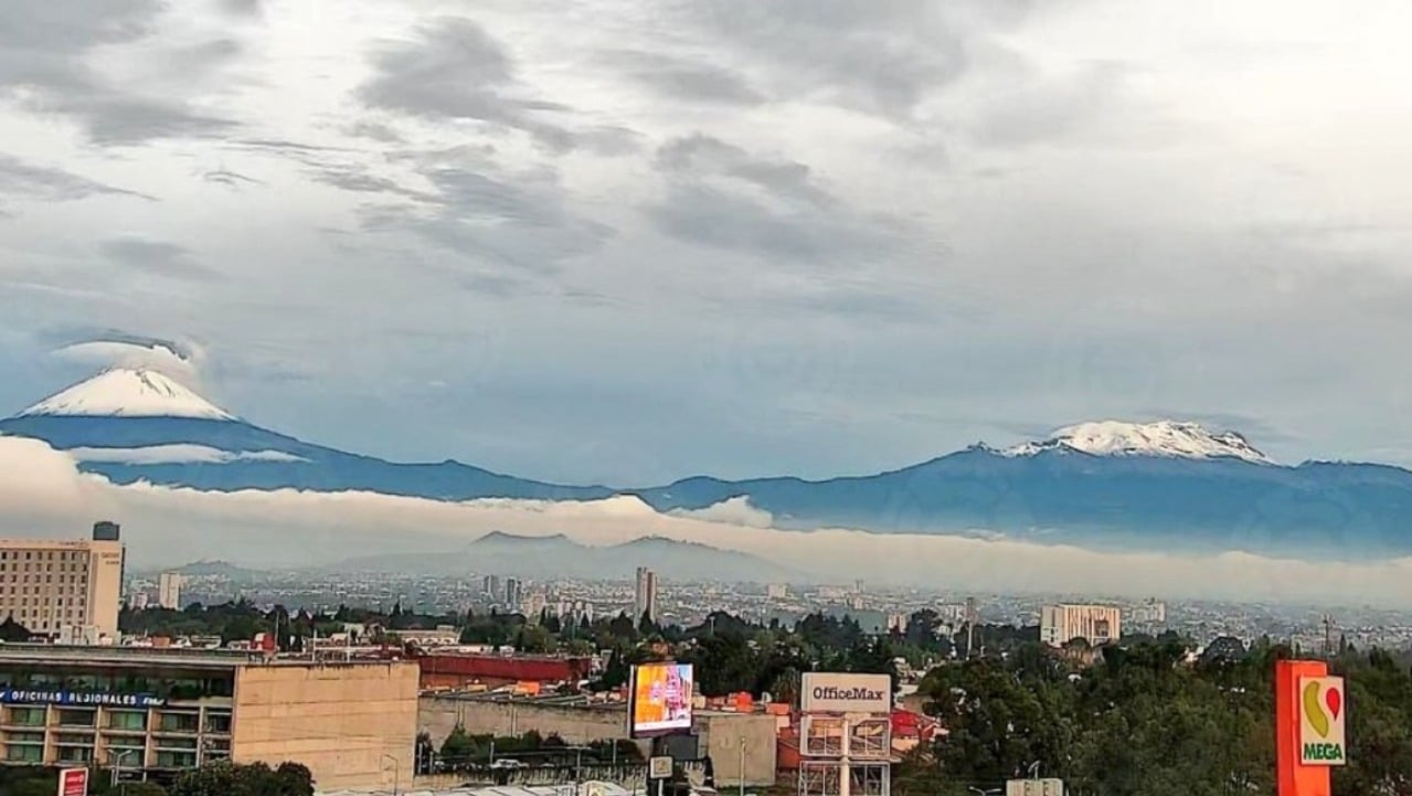 Fotos y video: Volcanes Popocatépetl e Iztaccíhuatl amanecen nevados y lucen espectaculares