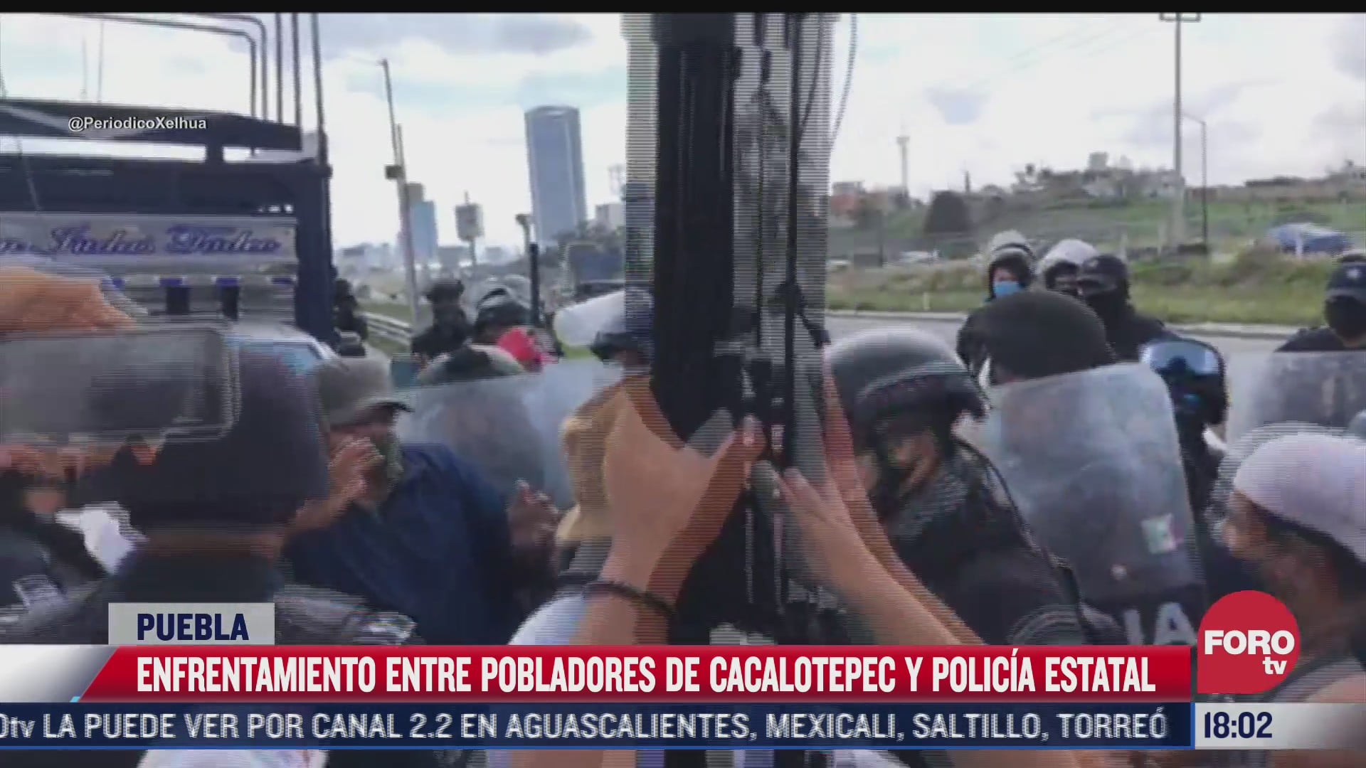 pobladores se enfrentan con policias por incumplimiento de obras en san andres cholula