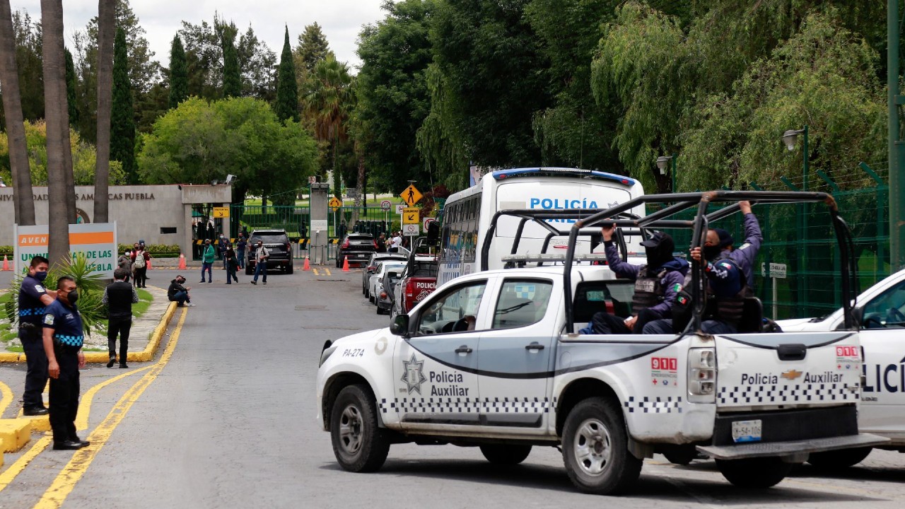 Policías estatales aseguran instalaciones de la Universidad de las Américas, en Puebla