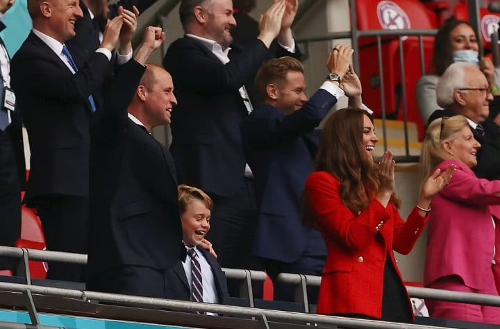 Príncipe George festeja gol de Inglaterra en Euro 2020 con su familia