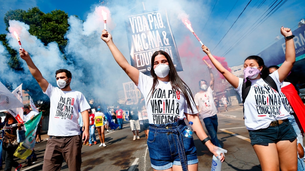 Protesta masiva en Brasil contra Bolsonaro por manejo de la pandemia de COVID-19