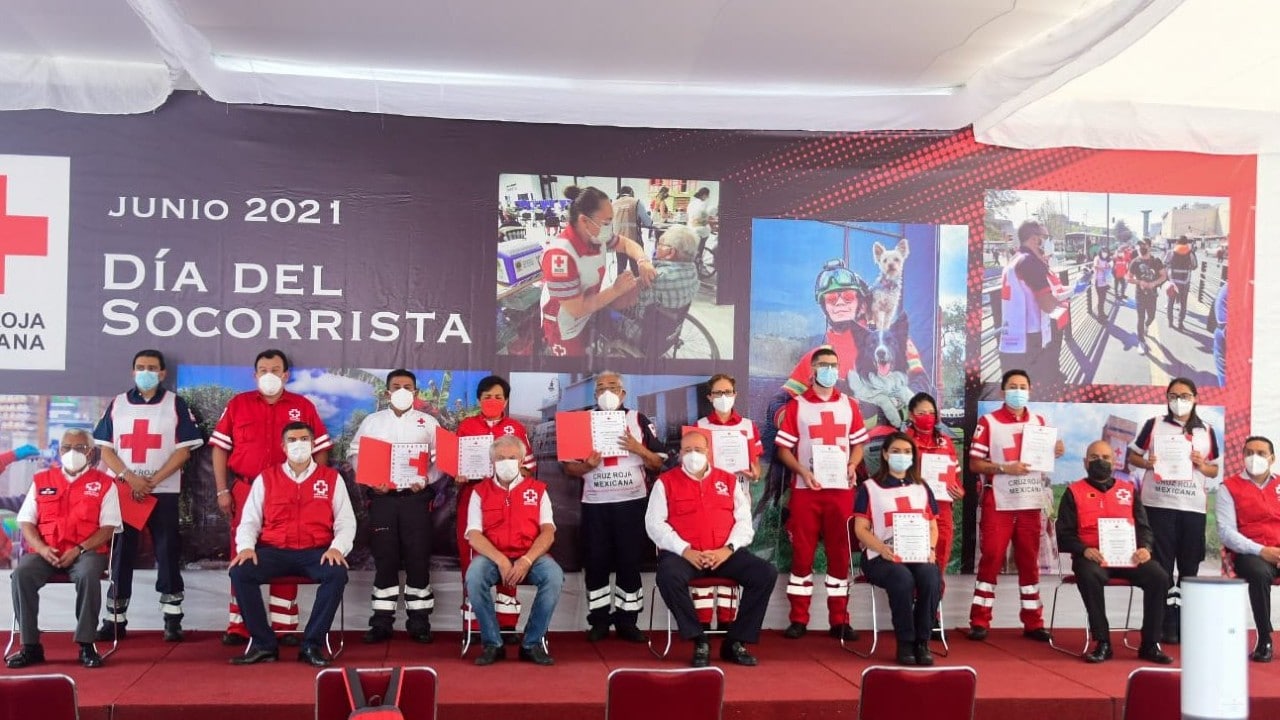 Socorristas son reconocidos en su día por la Cruz Roja Mexicana