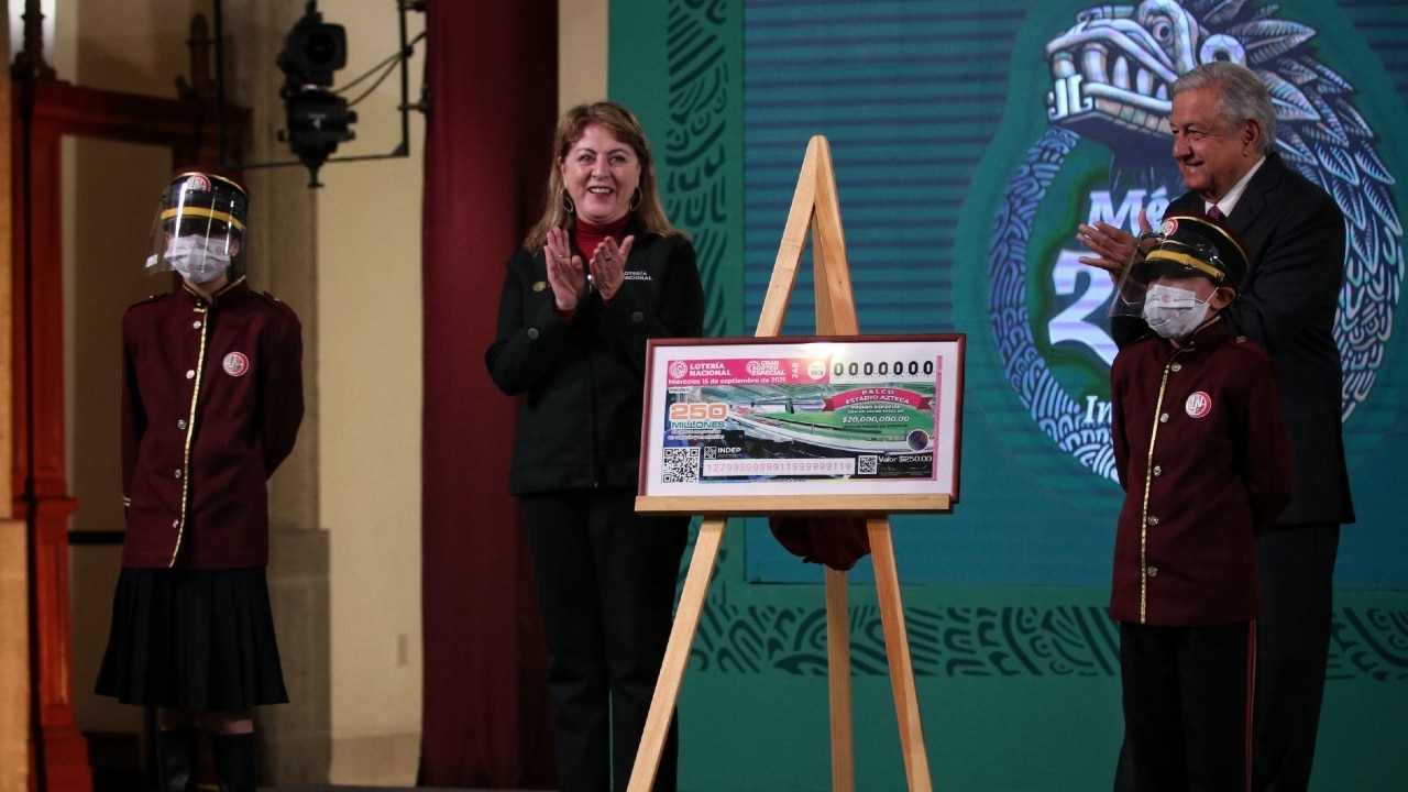 Presentan billete de lotería del 15 de septiembre con el premio de un palco en el Estadio Azteca