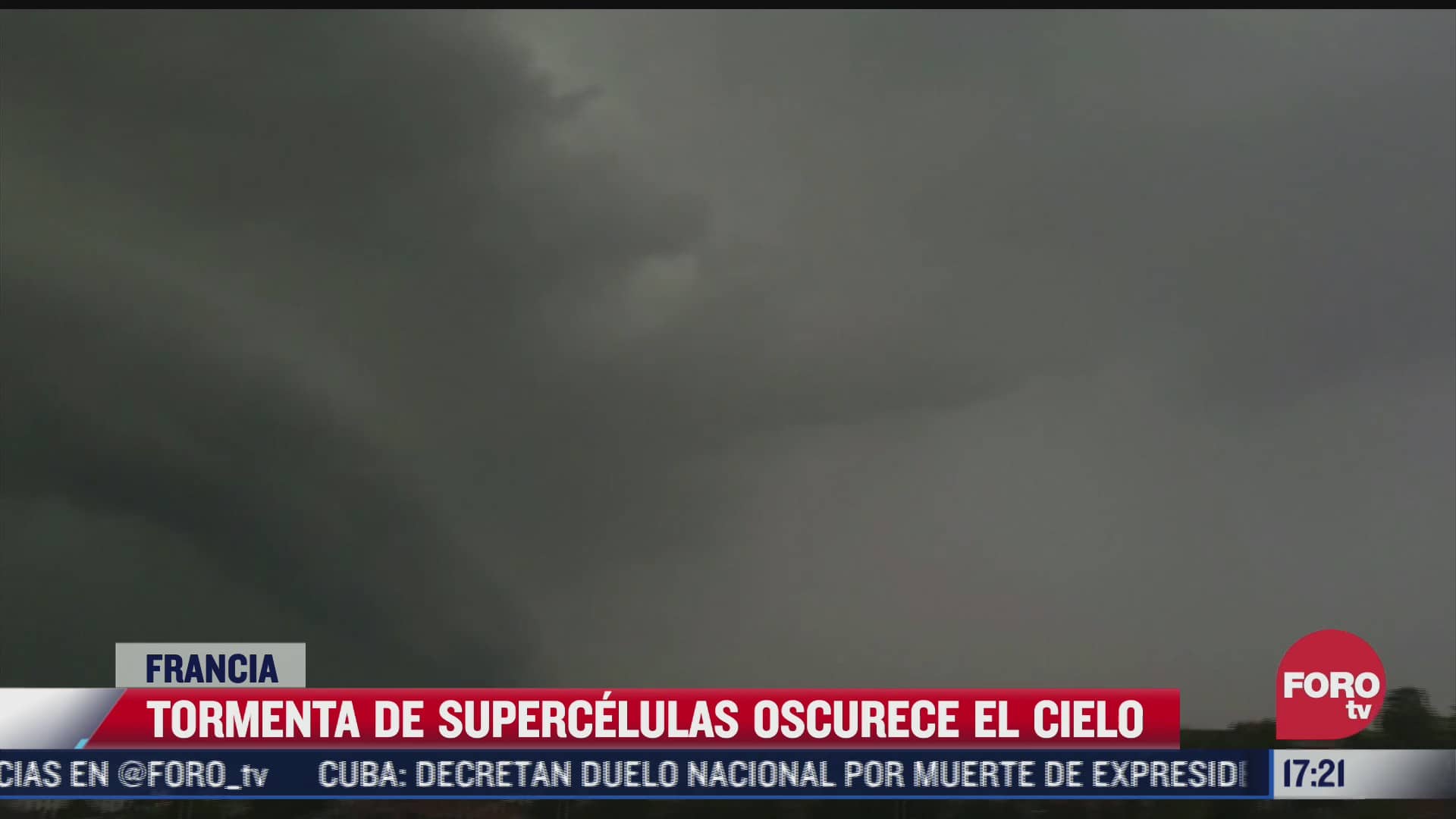tormenta de supercelulas oscurece el cielo en francia
