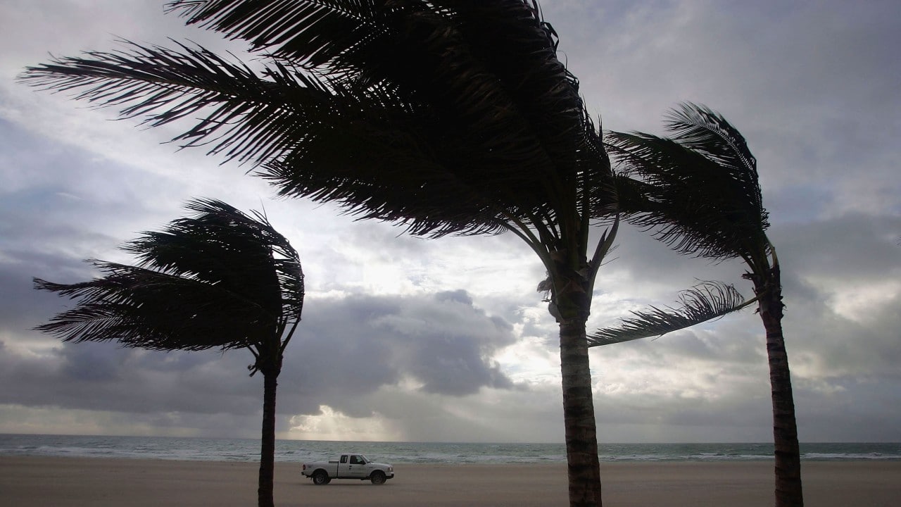 Tormenta tropical Carlos se aleja paulatinamente de costas mexicanas: SMN