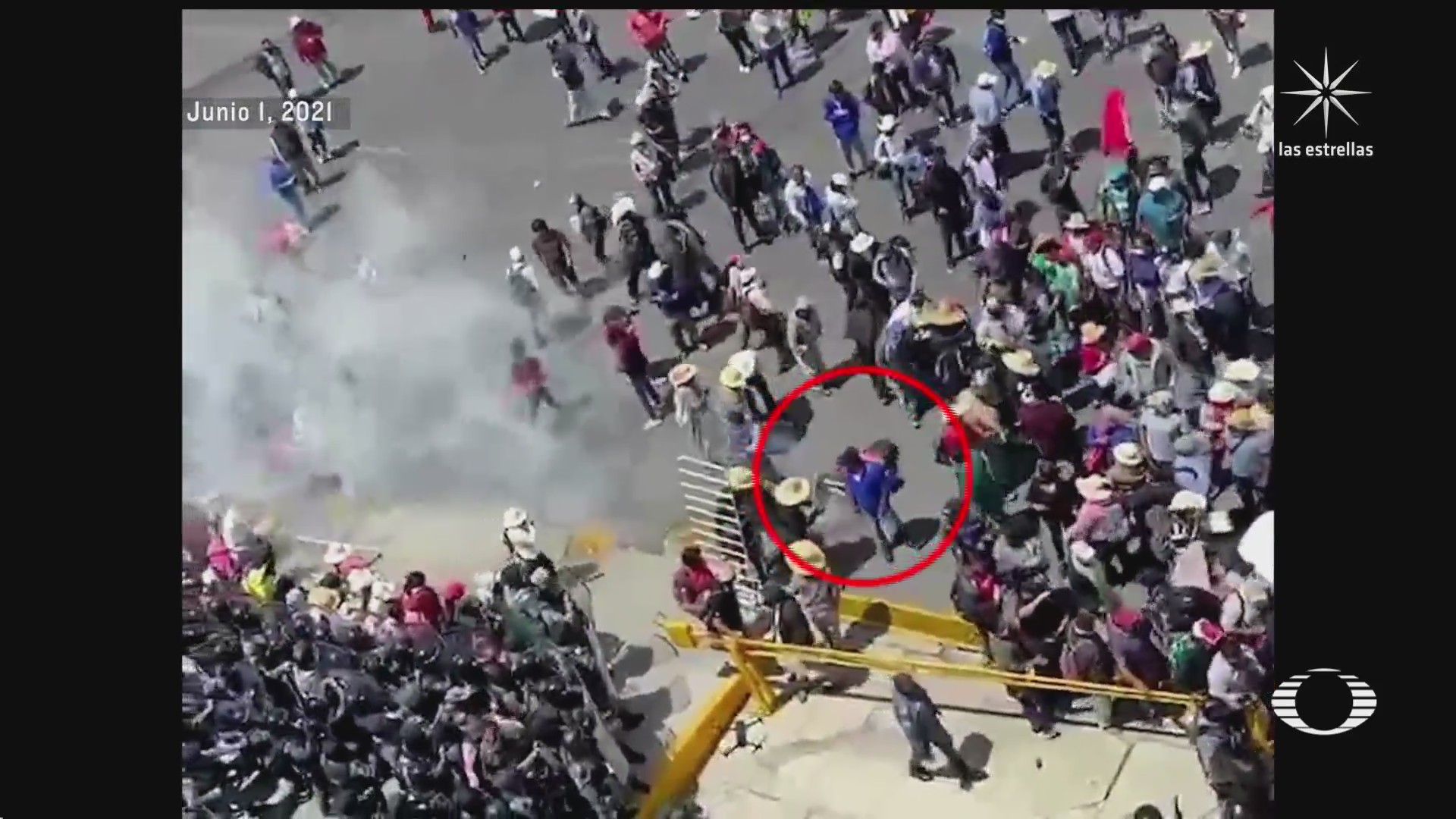 violento enfrentamiento entre manifestantes y policias estatales en hidalgo
