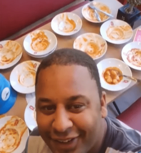 Brasil: corren a hombre por comer 15 platos en restaurante
