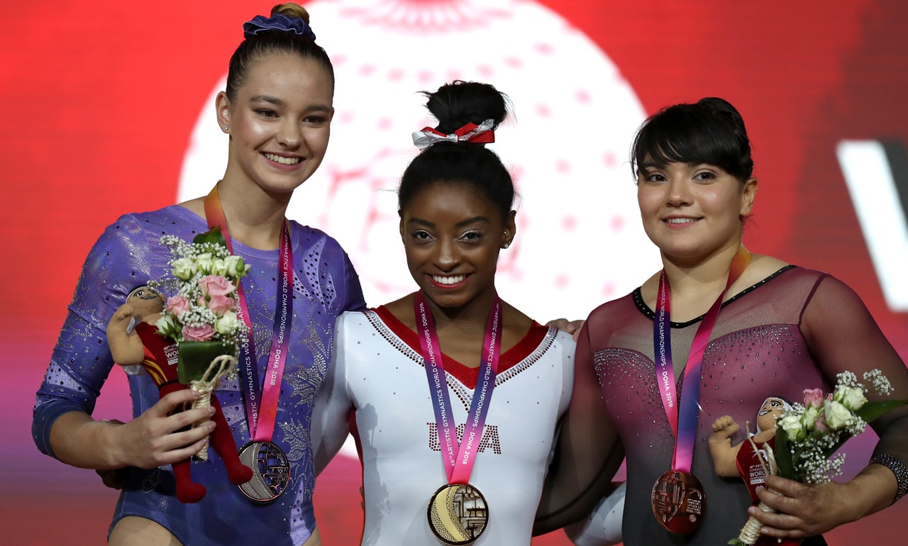 Alexa Moreno y Simone Biles ganaron medalla y compartieron podio en Doha 2018