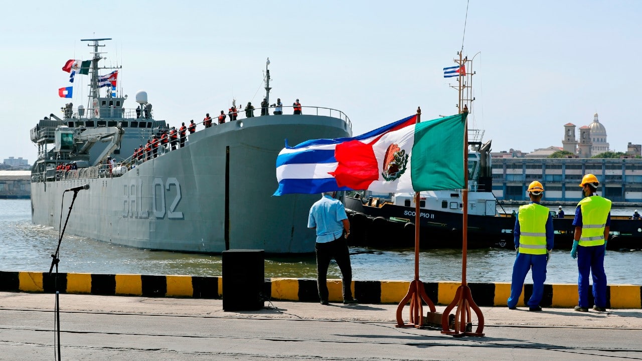 Arriba a Cuba nuevo barco de la Marina con ayuda humanitaria