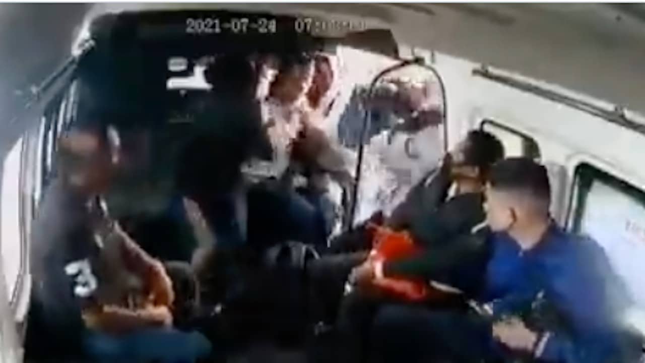 Delincuentes roban pertenencias a pasajeros de transporte público en Naucalpan, Estado de México (FOROtv)