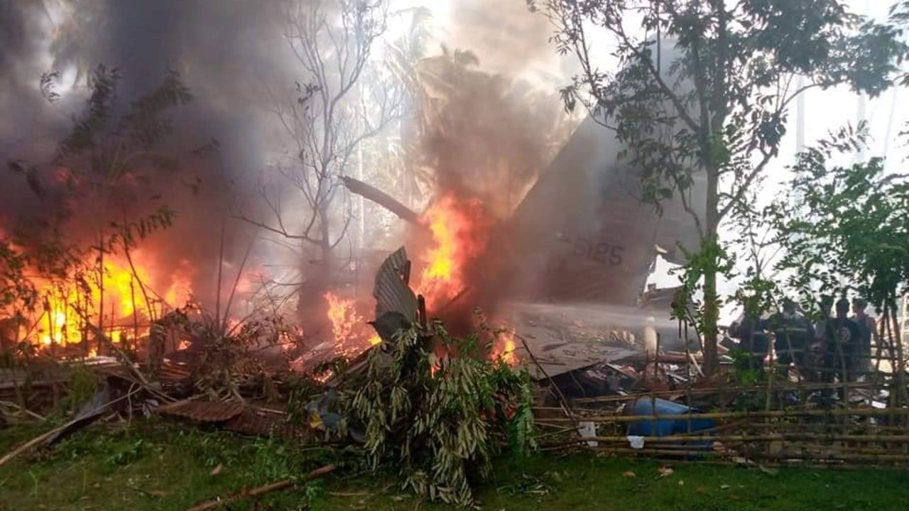 Avión militar de Filipinas sufre accidente; hay 17 muertos