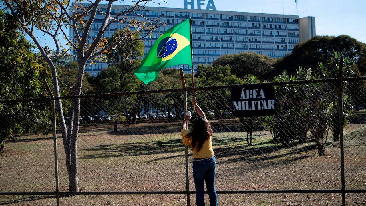 Simpatizantes del presidente de Brasil, Jair Bolsonaro, realizan una vigilia (EFE)