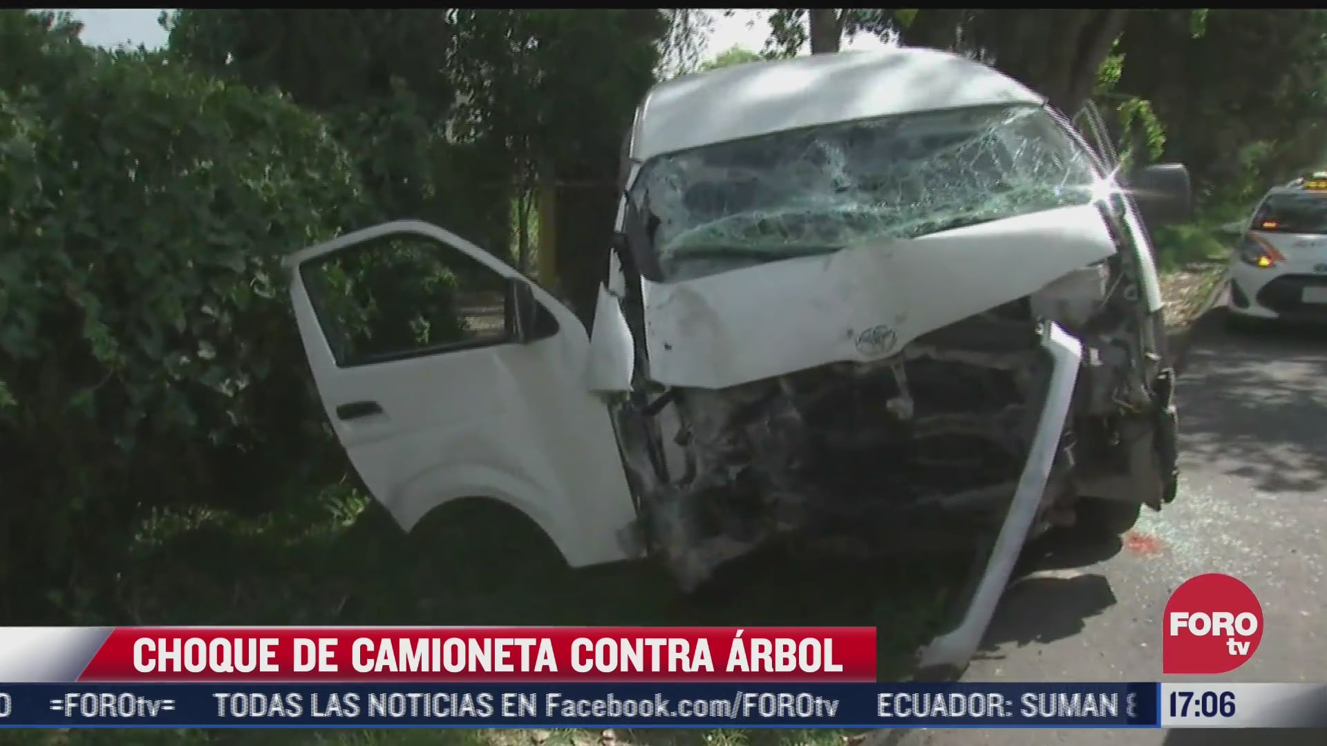 camioneta choca contra arbol en carretera penon texcoco