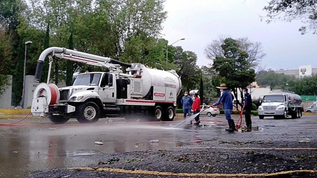 Comienzan trabajos de limpieza en Zumpango tras fuertes inundaciones