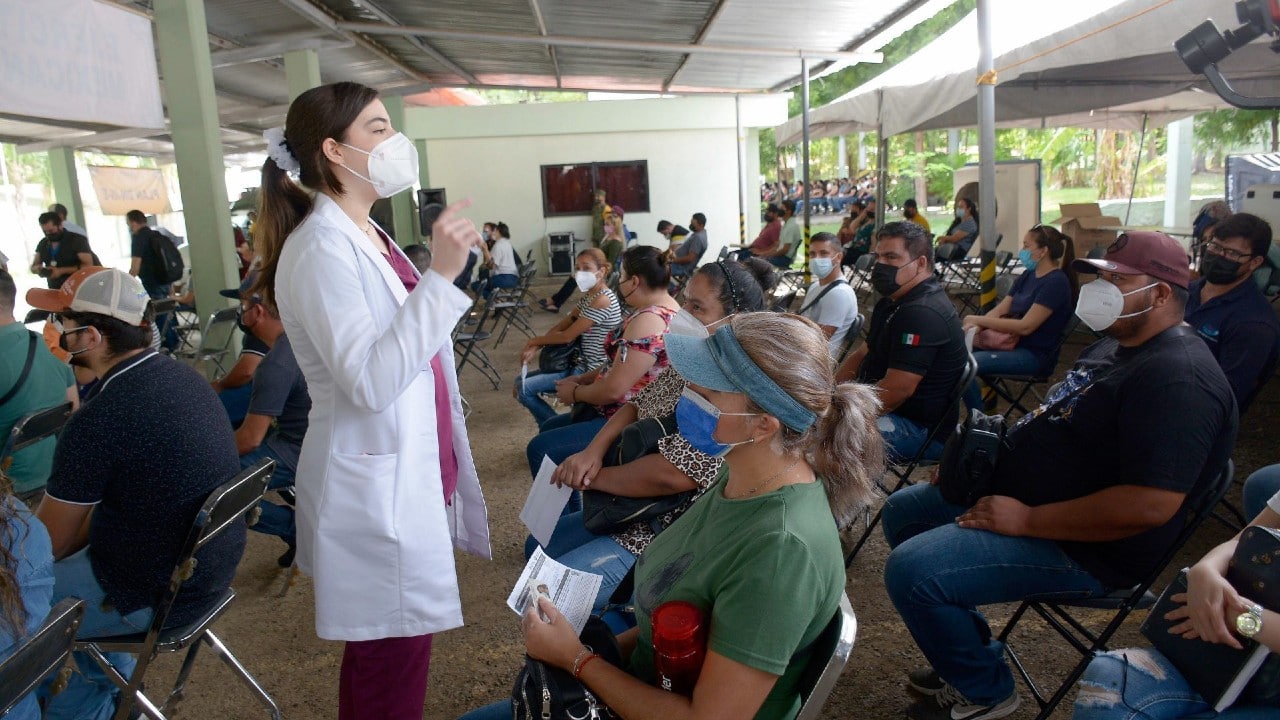 Contagios de COVID-19 se desbordan en Sinaloa, apuestan por la vacunación masiva