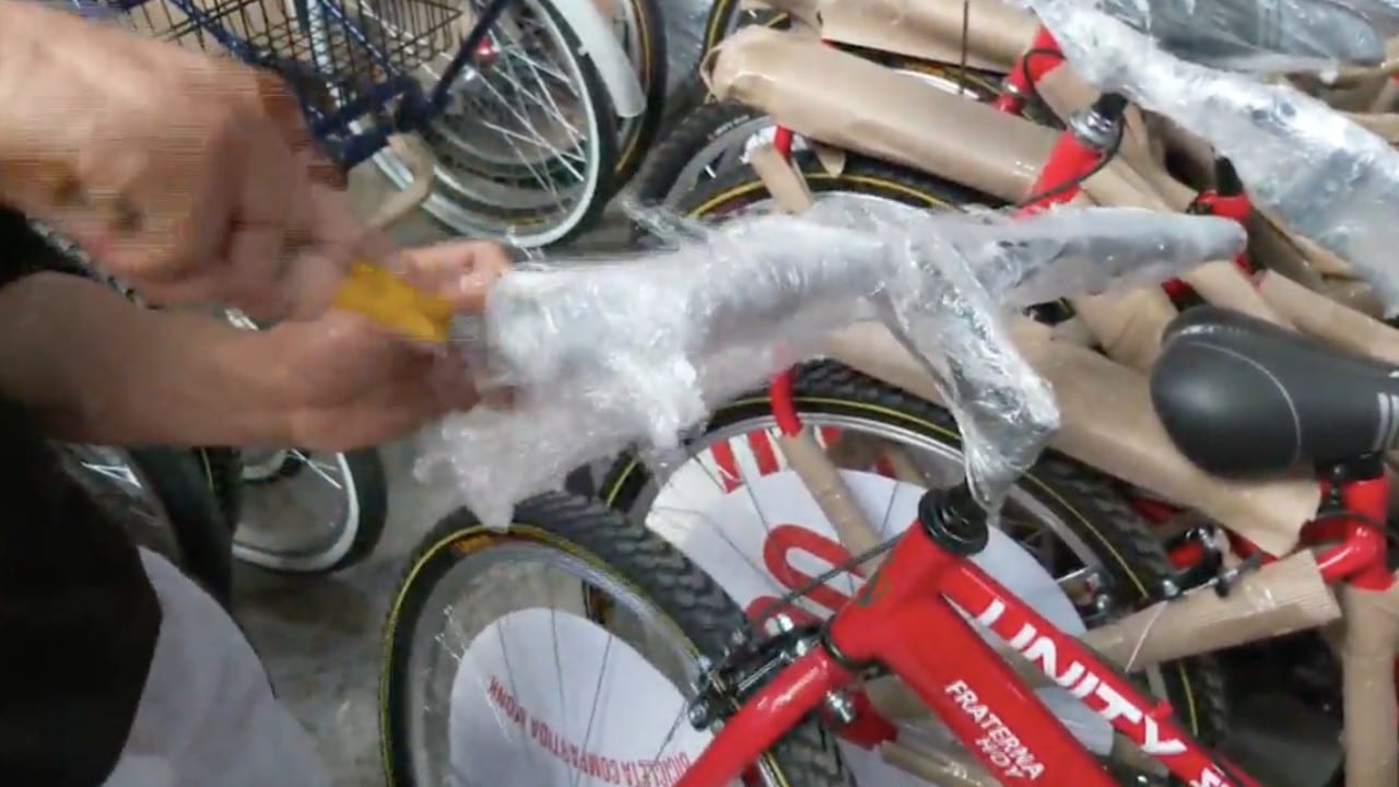 Donan bicicletas a los afectados por colapso en la Línea 12 de Metro CDMX