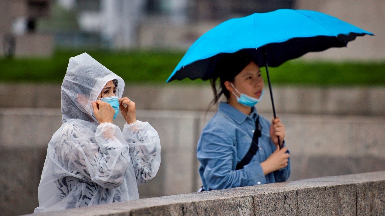 El récord de contagios de COVID-19 alarma a las autoridades en Tokio