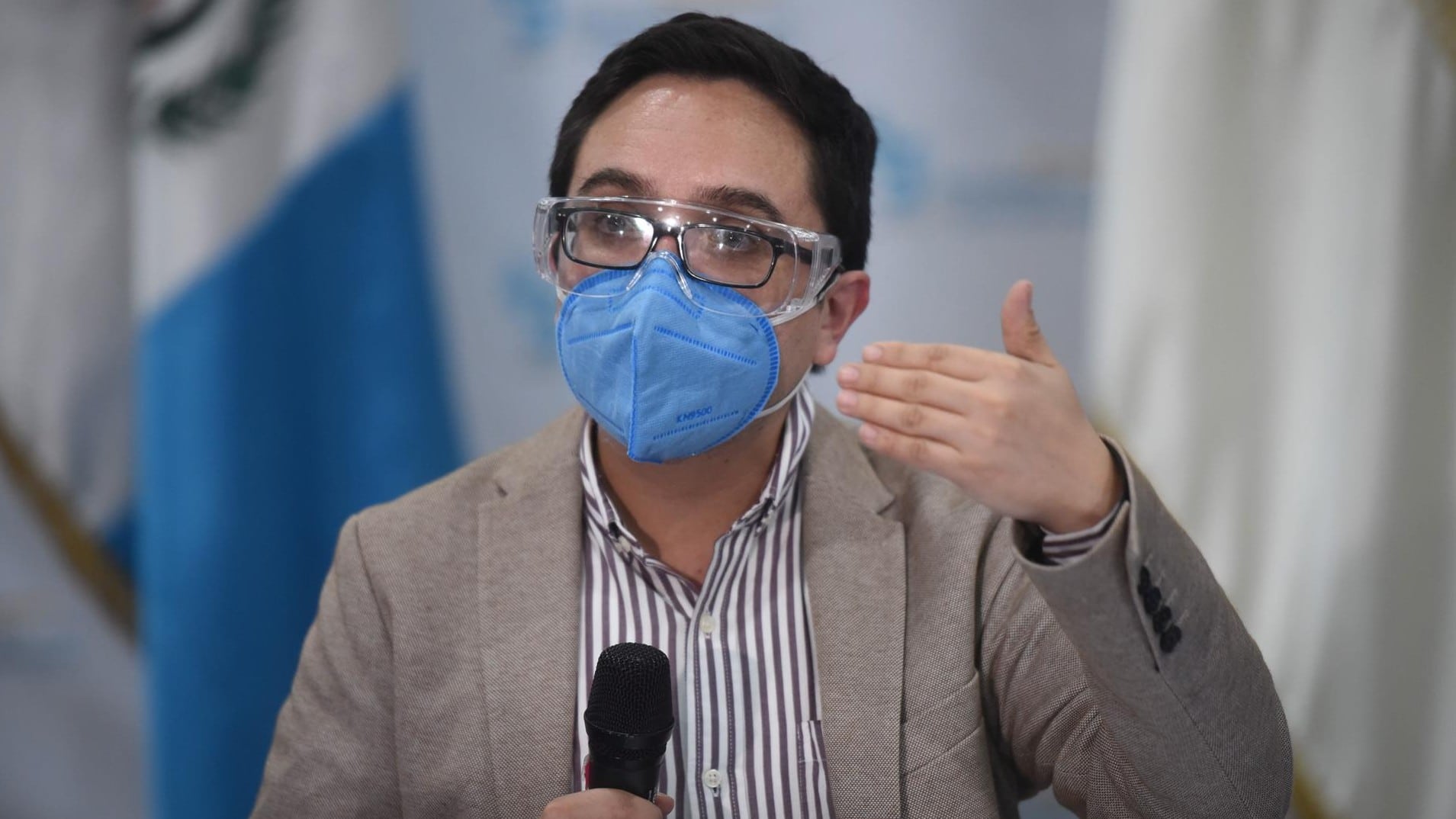Fiscal anticorrupción destituido en Guatemala deja el país para ir al exilio
