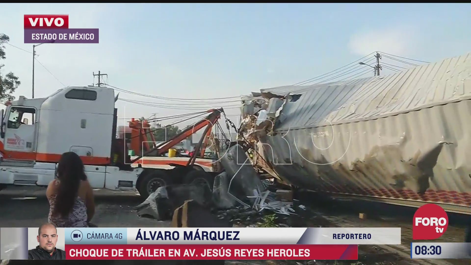 fuerte choque de trailer provoca caos vial en avenida reyes heroles