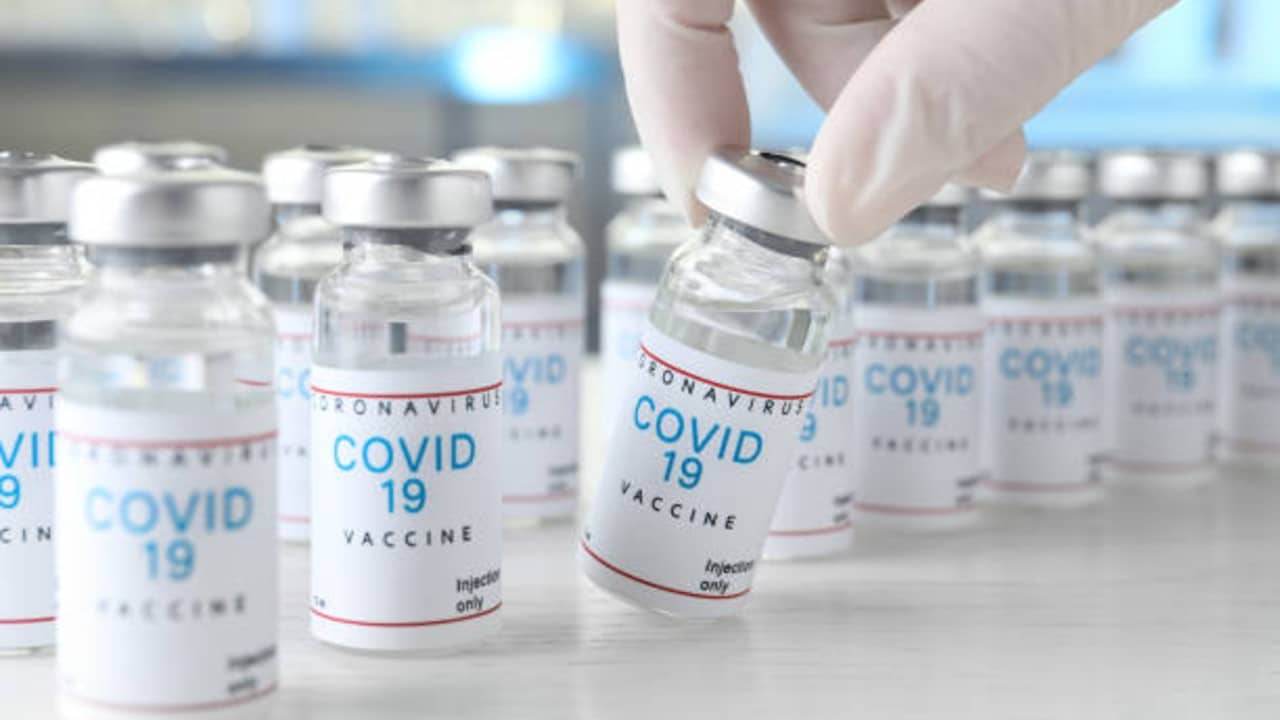 Hungría autoriza tercera dosis de vacuna COVID-19 y la hace obligatoria para trabajadores sanitarios