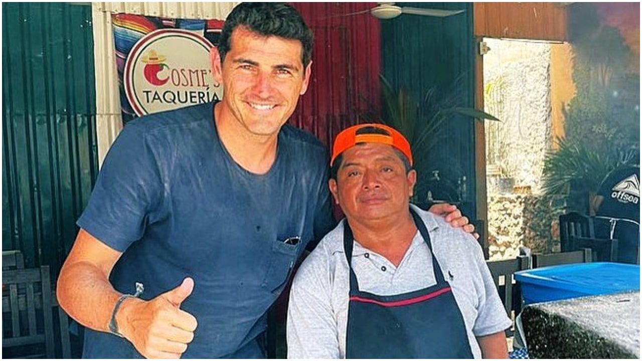 Iker Casillas visita México, va a comer a taquería, deja propina y regala sus tenis