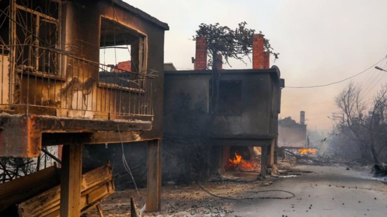Incendios forestales en Turquía provocaron la evacuación de cinco asentamientos (Twitter: @metesohtaoglu)