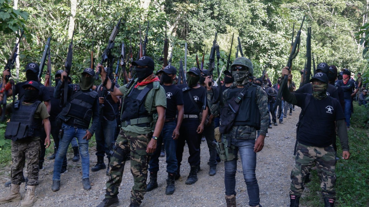 Indígenas de Pantelhó toman las armas de la Guardia Nacional para defenderse del crimen organizado