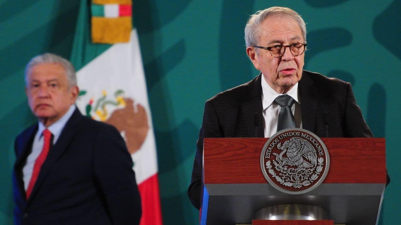 Jorge Alcocer en la conferencia de prensa del presidente López Obrador