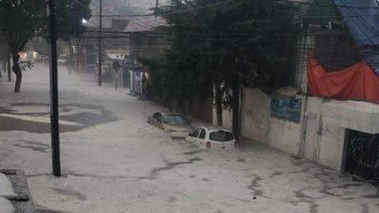 Se registra intensa lluvia y granizo en el Valle de México