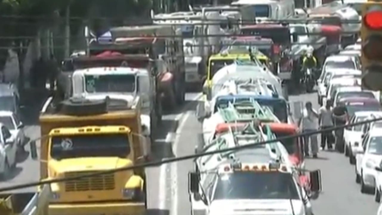 Manifestación de transportistas paraliza vialidades de Ecatepec