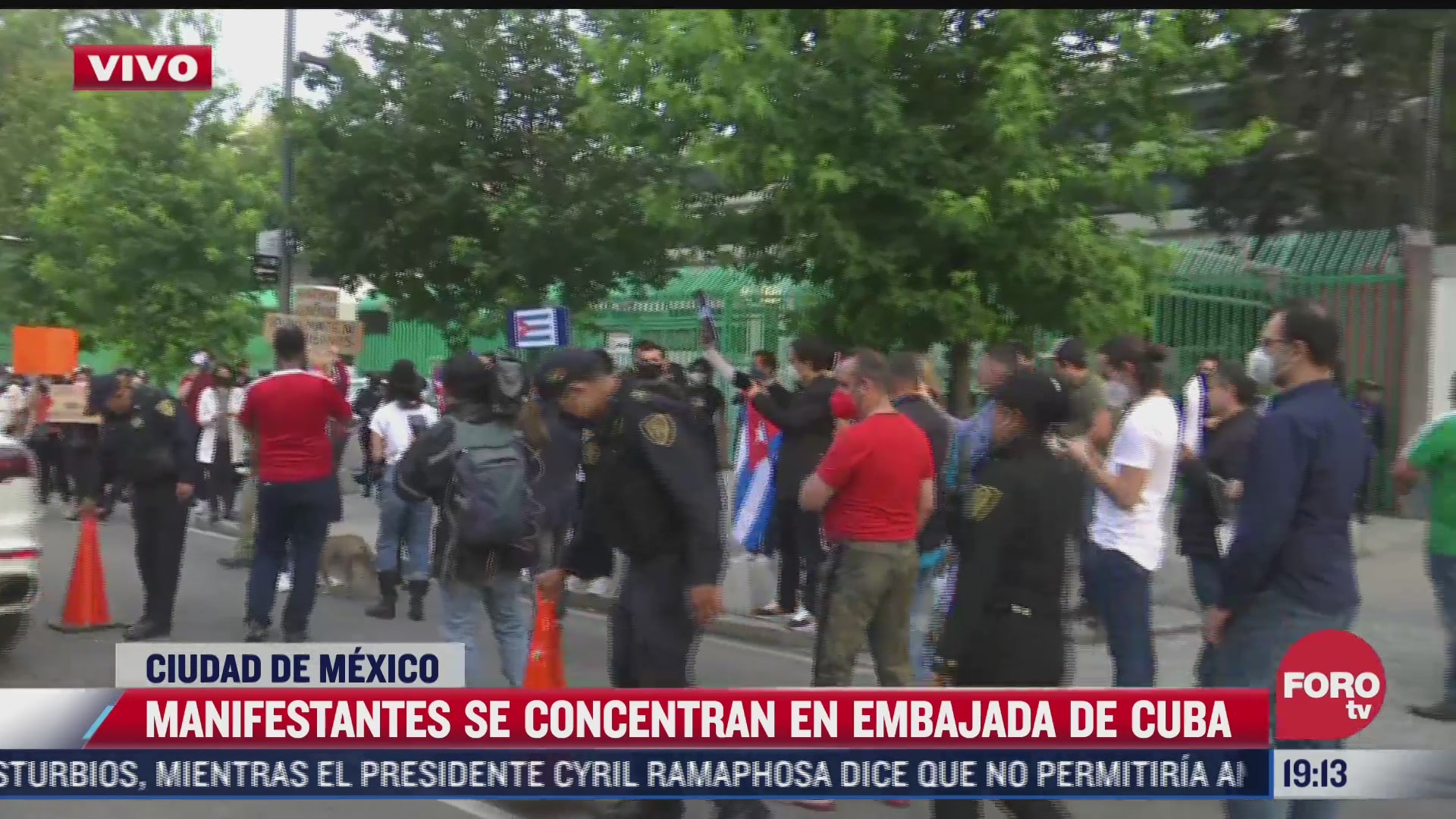 manifestantes realizan velada frente a embajada de cuba en la cdmx