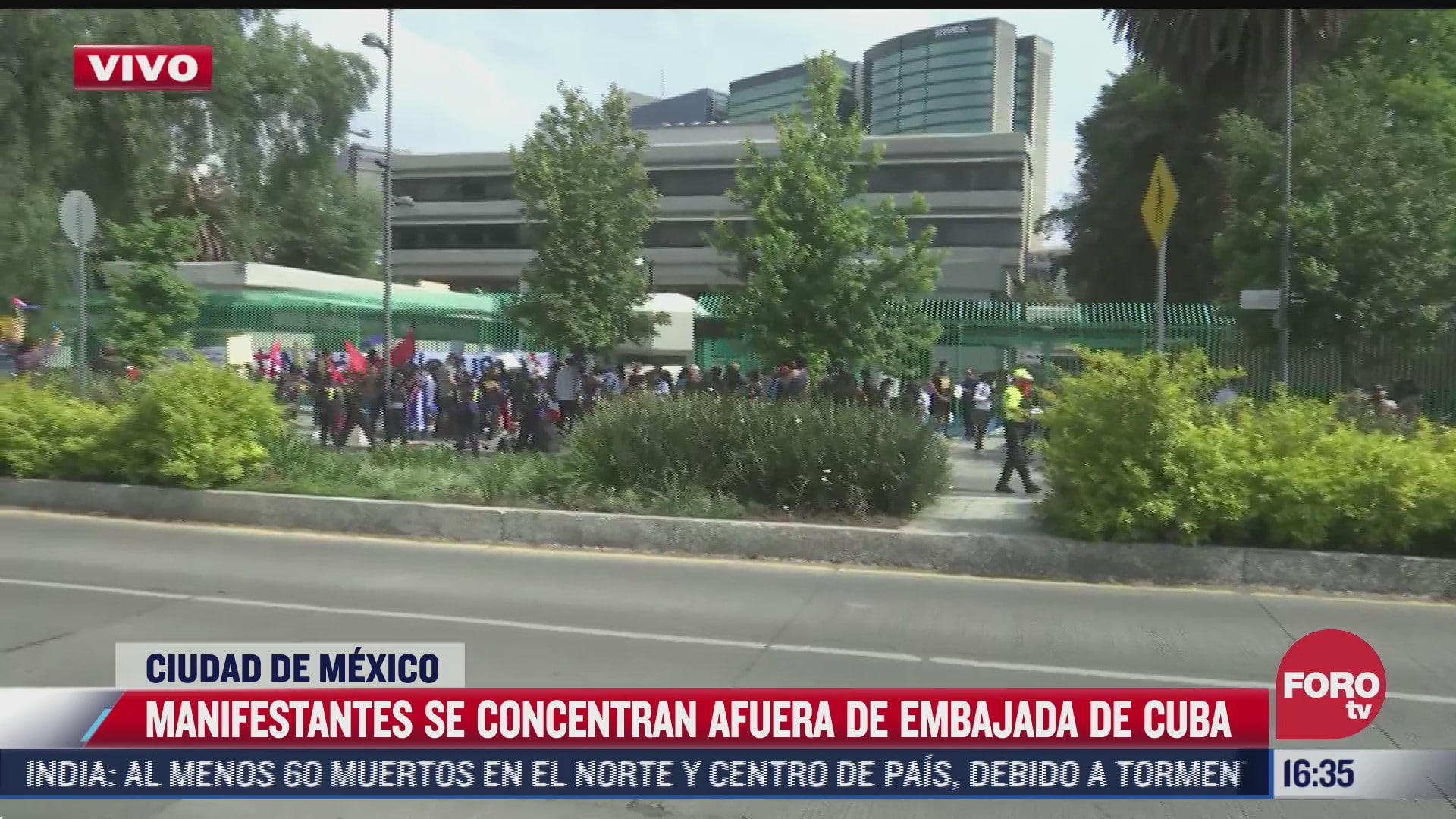 manifestantes se concentran afuera de la embajada de cuba en cdmx