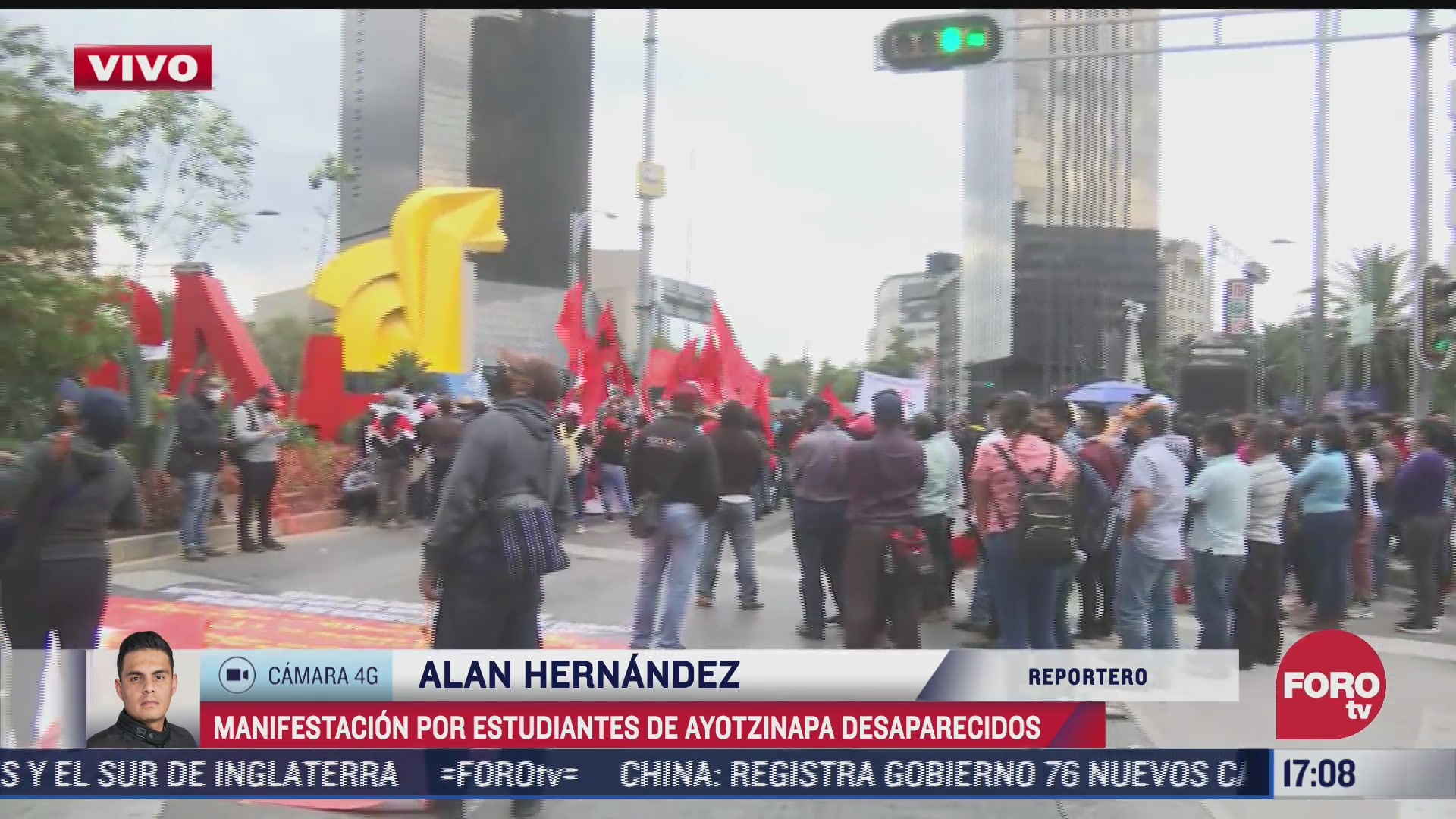 manifestantes se concentran en monumento a estudiantes desaparecidos de ayotzinapa