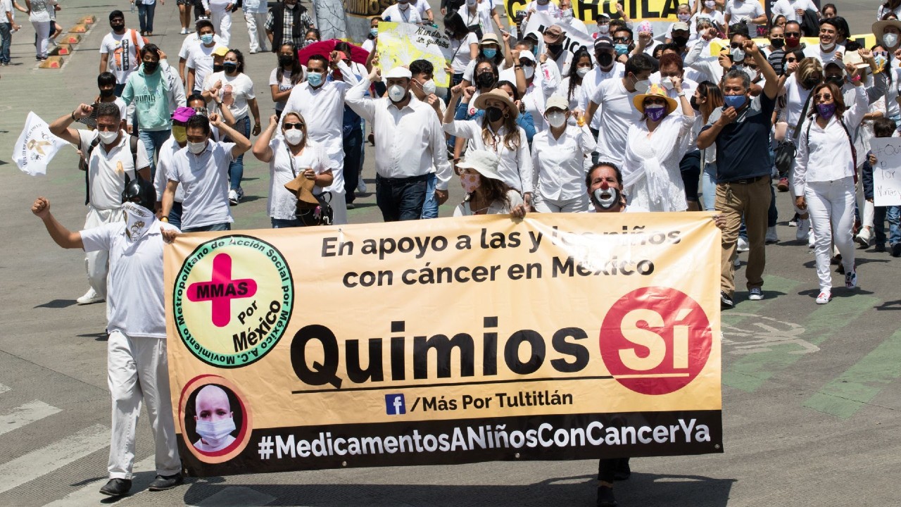 Marcha en la Ciudad de México contra el desabasto de medicamentos