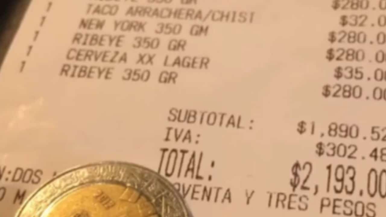 Puebla Mesero exhibe propina de siete pesos