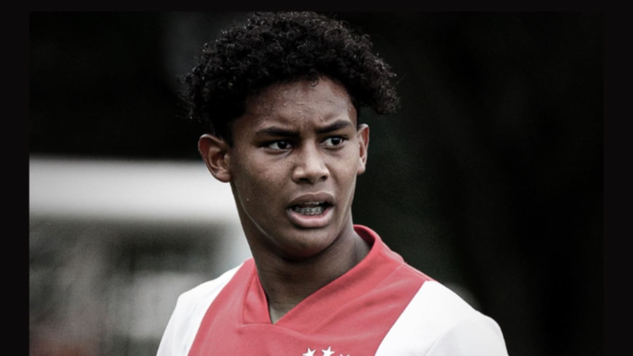Muere a los 16 años el futbolista Noah Gesser, una de las promesas del Ajax