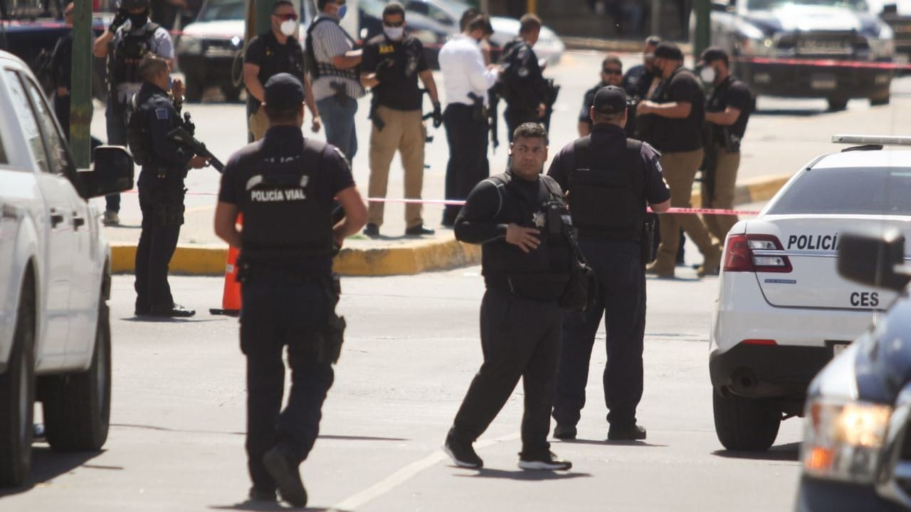 Mueren dos hombres y tres resultan heridos tras tiroteo en bar de Ciudad Juárez