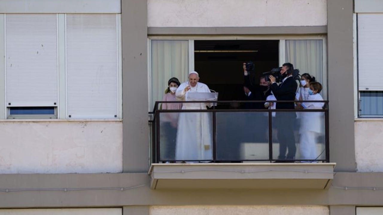 Desde el hospital el Papa Francisco pide acceso universal a la sanidad